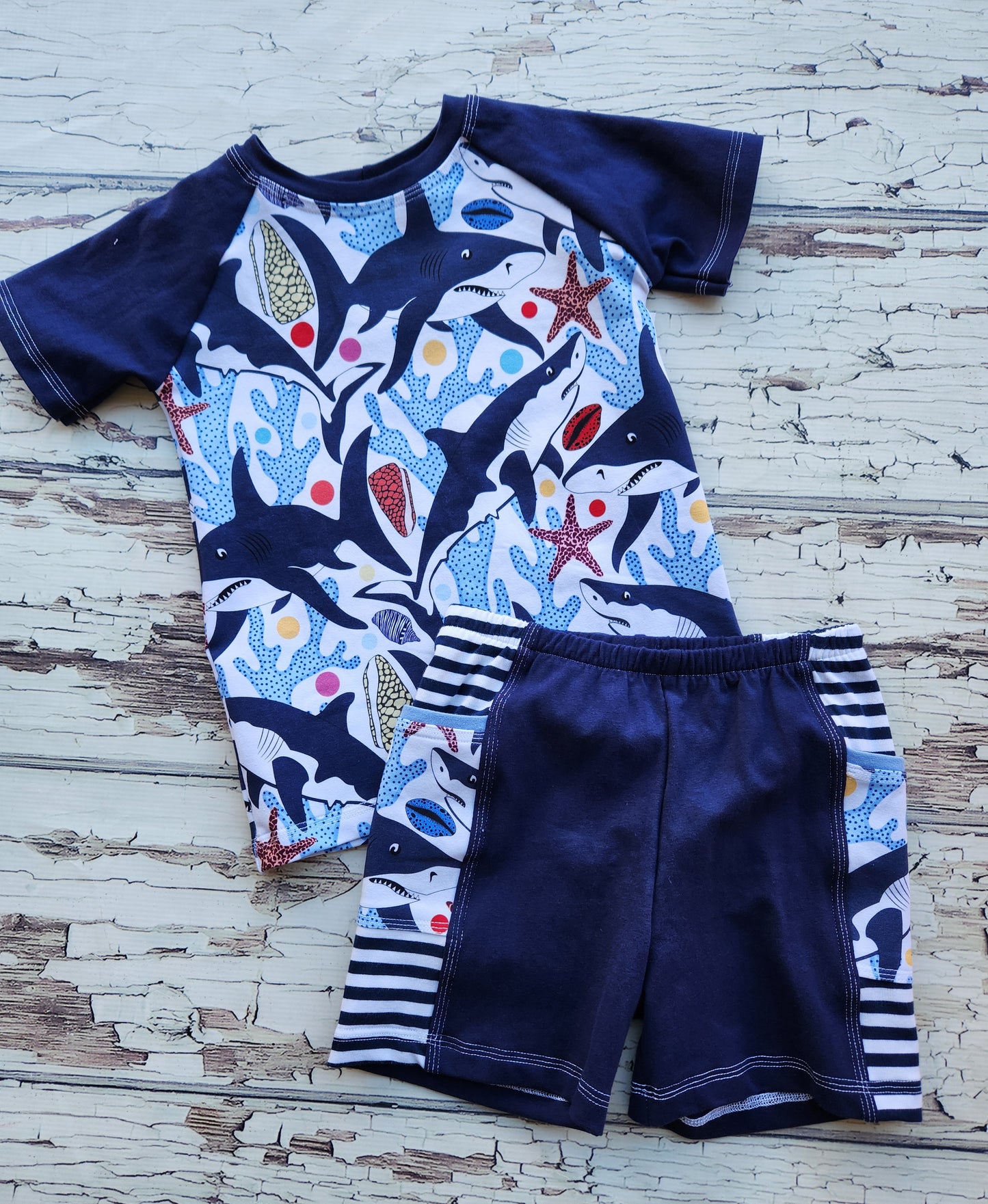 Colorful Sharks Raglan/Shorts Set 2t